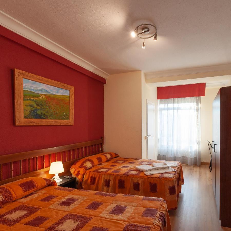 Hostal Manjon Burgos Exterior photo
